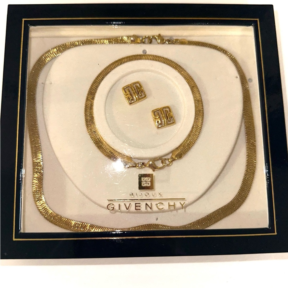 ❌sold GIVENCHY 3 Piece Jewelry Set❌